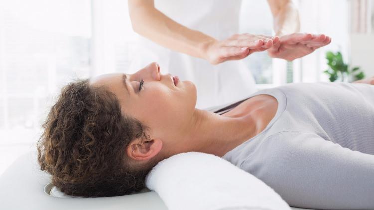 <p>Reiki ve şifa ile uğraşan kişilerin de seans öncesi ve sonrası bunu uygulamaları kendilerini ve uygulatıcıyı korumada büyük yarar sağlıyor.</p>
