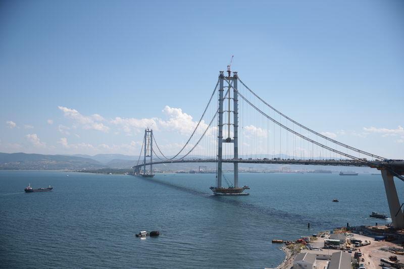 <p>30 Mart 2013'te Yalova Altınova Hersek şantiyesinde düzenlenen törenle temeli atılan köprü, yaklaşık 39 ayda tamamlandı. </p>
