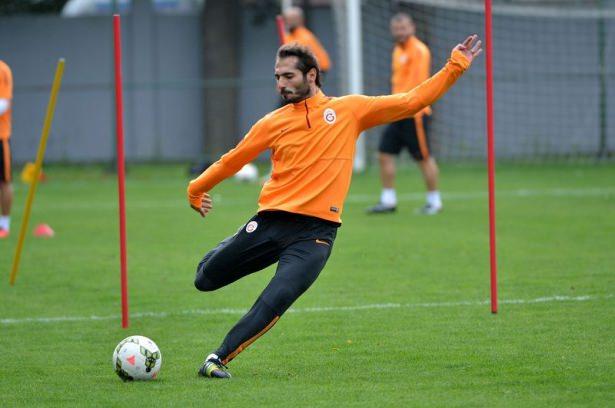 <p><strong>Hamit</strong><br />
Garanti para: 2 milyon 750 bin euro<br />
Maç başı aldığı para: 25 bin euro​<br />
 </p>
