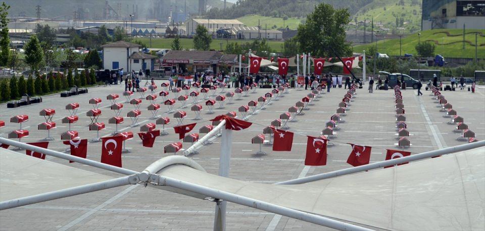 <p>Karabük'te, Cihan Aslan isimli vatandaş, şehit ailelerine hediye etmek için "Son Nokta" isimli kısa film çekiyor.</p>