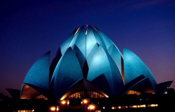 <p>Lotus Temple (Delhi, India)</p>

<p> </p>
