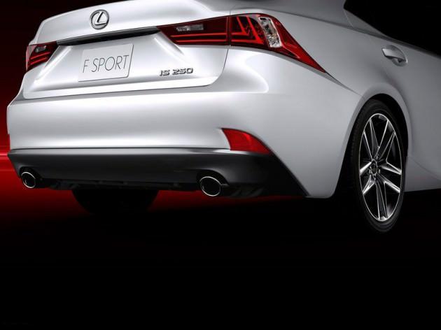 IS aynı zamanda LFA süper otomobil gibi Lexus'un kısmen dijital, kısmen analog kadranlarını da barındırıyor.