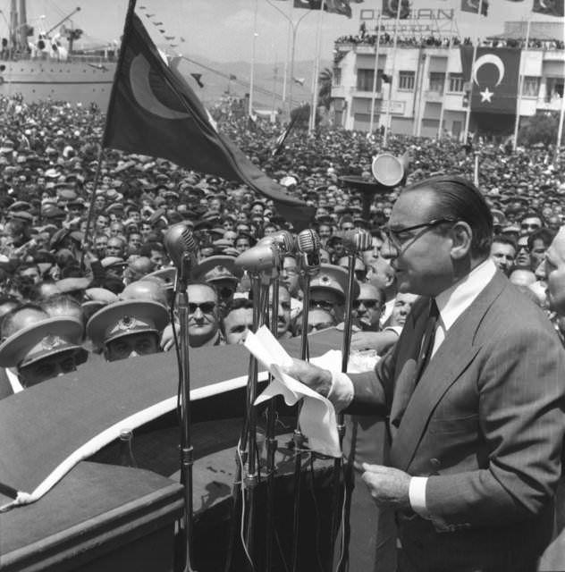 <p><strong>ADNAN MENDERES</strong></p>
<p>1 Temmuz 1953 İzmir</p>