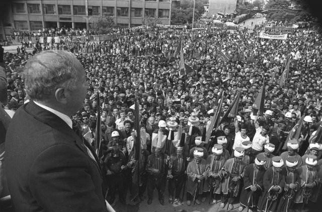 <p><strong>NECMETTİN ERBAKAN</strong></p>
<p>5 Haziran 1977 Ankara</p>