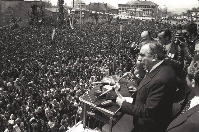 <p><strong>ALPARSLAN TÜRKEŞ</strong></p>
<p>26 Mayıs 1978 Erzurum</p>