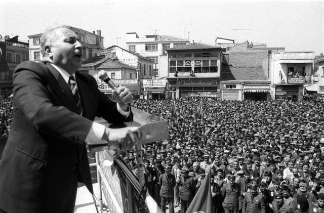 <p><strong>NECMETTİN ERBAKAN</strong></p>
<p>25 Nisan 1979 Samsun</p>