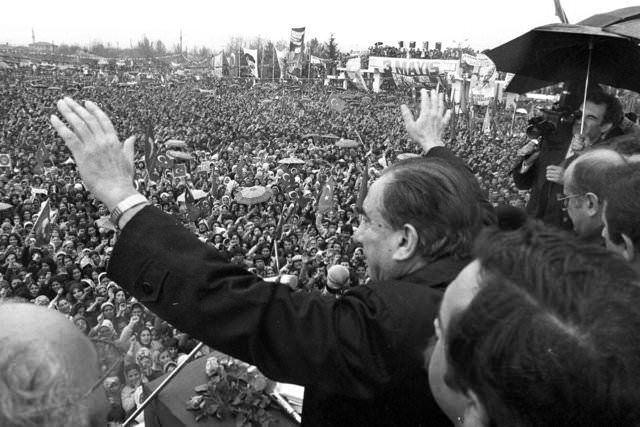 <p><strong>ALPARSLAN TÜRKEŞ</strong></p>

<p>4 Nisan 1980 Afyon</p>
