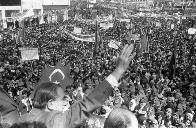 <p><strong>ALPARSLAN TÜRKEŞ</strong></p>

<p>4 Nisan 1980 Afyon</p>

