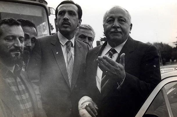 <p>Cumhurbaşkanı Recep Tayyip Erdoğan, merhum Necmettin Erbakan'ın liderliğindeki Refah Partisi'nden 1984 yılında Refah Partisi Beyoğlu İlçe Başkanı, 1985 yılında ise Refah Partisi İstanbul İl Başkanı ve Refah Partisi MKYK üyesi oldu. O yıllarda birlikte seçim çalışmaları gerçekleştirdiler.</p>
<ul>
</ul>