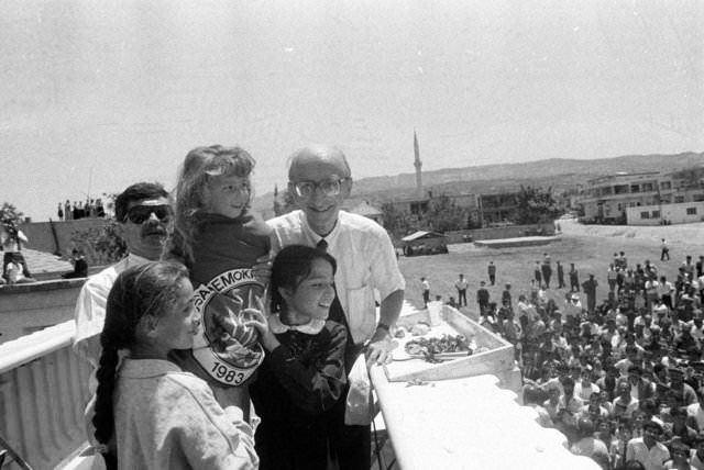 <p><strong>ERDAL İNÖNÜ</strong></p>

<p>27 Mayıs 1990 Hatay</p>
