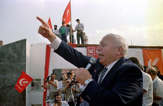 <p><strong>NECMETTİN ERBAKAN</strong></p>
<p>18 Ağustos 1990 Ankara</p>