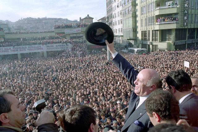 <p><strong>SÜLEYMAN DEMİREL</strong></p>

<p>7 Aralık 1990 Zonguldak</p>
