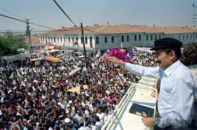 <p><strong>BÜLENT ECEVİT</strong></p>

<p>17 Ağustos 1991 Nevşehir</p>
