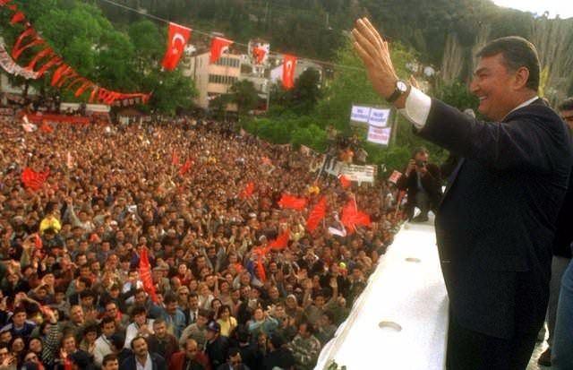 <p><strong>DENİZ BAYKAL</strong></p>
<p>1 Nisan 1999 Muğla</p>