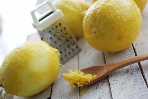 <p>Genelde limon kabuğu, pasta ve kek yaparken aroma katması için kullanılır.<br />
 </p>
