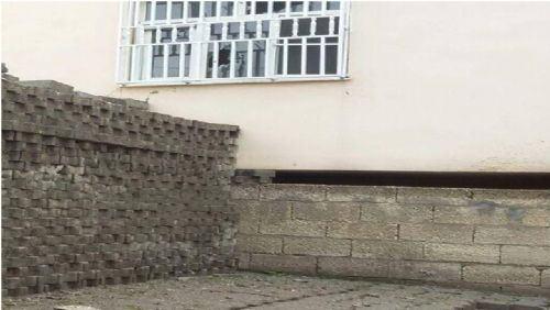 <p>Nusaybin'de teröristlerin yakalanması, kazılan çukurların kapatılması, kurulan barikatların kaldırılması, vatandaşların can ve mal güvenliğinin sağlanması için ilan edilen sokağa çıkma yasağının ardından Türk Silahlı Kuvvetleri ve emniyet unsurlarınca 14 Mart'ta başlatılan operasyon sürüyor. </p>
<p> </p>