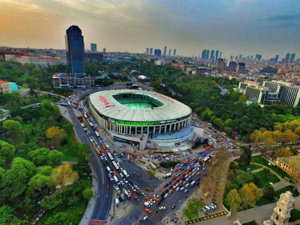 <p>Vodafone Arena Twitter hesabı stadyumun açılış gününe özel Beşiktaş'ın efsane futbolcularının fotoğraflarını paylaşarak geri sayım yapmaya başlamıştı. Açılışa 1 gün kala Pancu'nun fotoğrafı paylaşılarak Fenerbahçe'ye gönderme yapıldı. İşte geri sayımda fotoğrafları paylaşılan futbolcular: </p>
