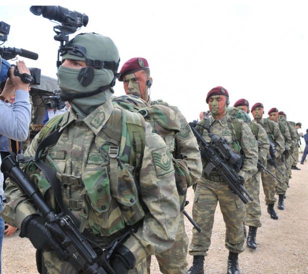 <p>Yurtdışında; özel kuvvetlerde uzmanlık, hava indirme, sivil işler, halkla ilişkiler, devriye, yaşamı sürdürme, psikolojik harekat kurslarıdır. Ayrıca bu birlikler iyi donanımlı diplomatlardır.</p>
<p> </p>
<p> </p>