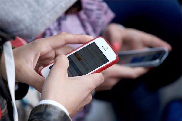 <p><strong>İKİ ADIMLI DOĞRULAMA SİSTEMİ</strong><br />
Google'ın mobil uygulamalara yapacağınız Google hesabı girişleriniz için ayarlanan iki adımlı güvenlik sistemi de iOS 8.3 ile Apple kullanıcılarına da sunuldu. Mail, Kişiler, Takvim özelliklerine Google hesabınızı eklemek istediğinizde artık iki adımlı doğrulama sistemini kullanacaksınız.</p>
