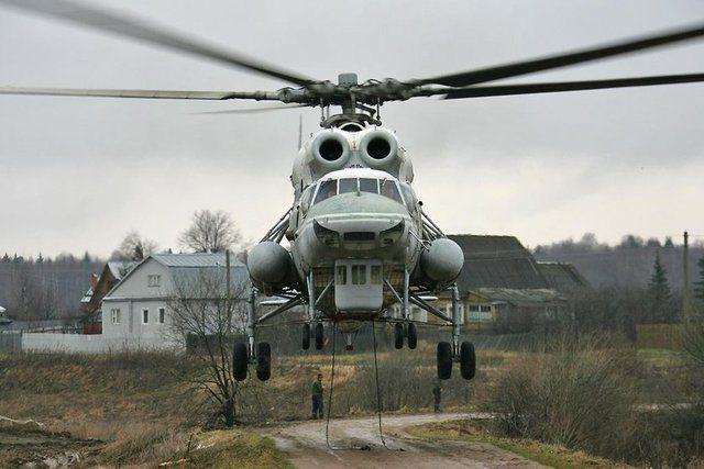 <p>Helikopterin gerçek boyutlardan çok çok büyük olduğu açık.</p>
