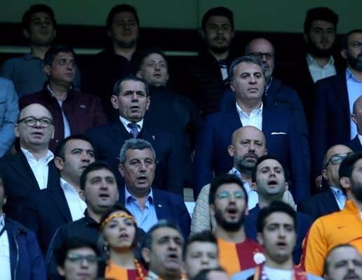<p>Karşılaşmayı Galatasaray Başkanı Dursun Özbek ve Beşiktaş Başkanı Fikret Orman yan yana izledi.</p>
<p> </p>