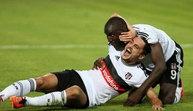 <p>Demba Ba'nın kronik(!) sakat hali bu muydu şimdi ?</p>

<p> </p>
