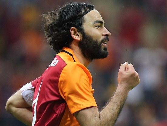 <p>SELÇUK İNAN - Galatasaray'ın en bankolarından. Sarı-Kırmızılı kulüpteki en iyi sezonunu geçirmedi ama onsuz bir Fenerbahçe derbisi düşünülemez. Kaptanlık pazubandı da forması da onu bekliyor.</p>

<p> </p>
