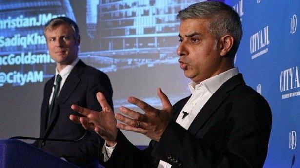 <p>Khan'ın Londra Belediye başkanlığı yarışındaki en yakın rakibi Muhafazakar Parti Richmond milletvekili Zac Goldsmith ile çizdiği zıtlık ise göz kamaştırıcı.</p>