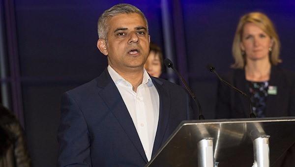 <p>Londra belediye başkanının elinde, düşünüldüğü kadar geniş olmasa da, çok önemli yetkiler var:</p>
