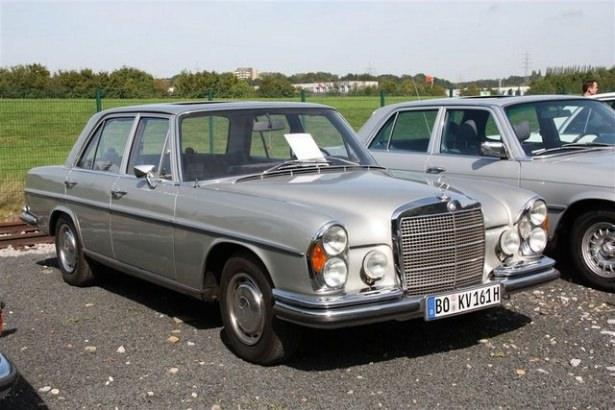<p>Mercedes severler Almanya'nın Hattingen kentinde buluştu. Mercedes kulübü tarafından her sene düzenlenen etkinlik kapsamında Mercedes klasikleri ve son model Mercedes'ler bir araya geldi. İşte o otomobiller....</p>
<p> </p>