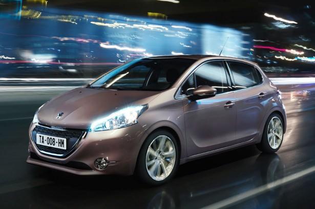 <p>Marka: Peugeot 208 5k 1.0<br />
Şanzıman: Mekanik/Manuel<br />
Yakıt türü: Benzinli<br />
Yakıt tüketimi: 4.3 litre</p>

