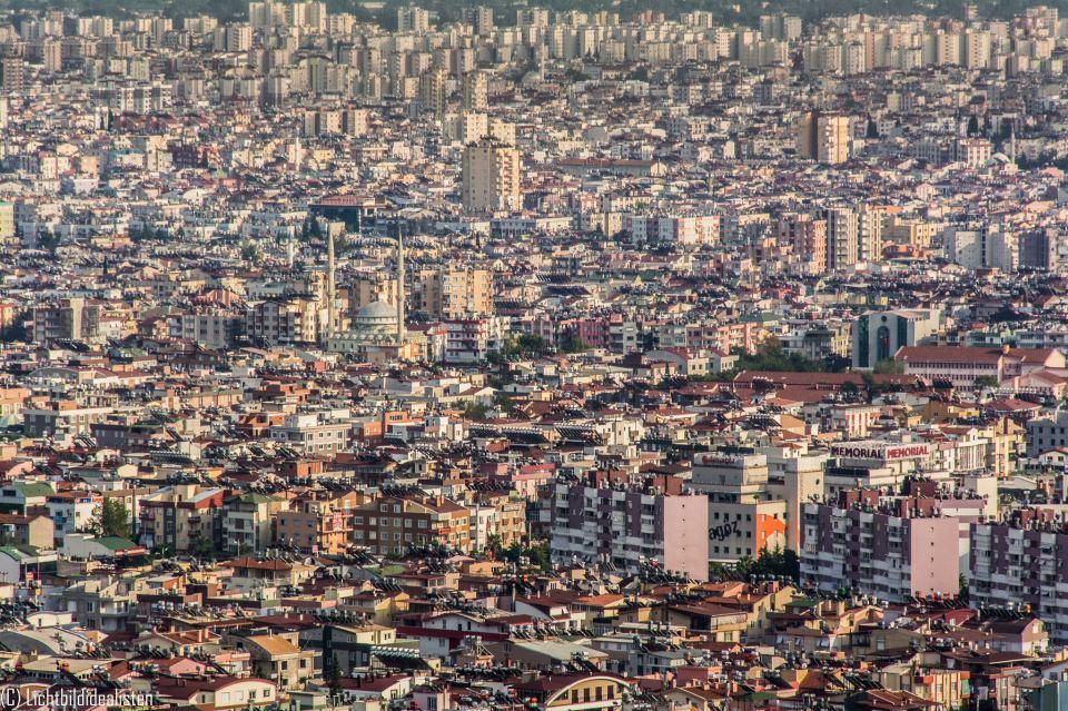 <p><strong>ANTALYA</strong><br />
<br />
1 MEHMET GÜNAL ÜNİVERSİTE ÖĞRETİM ÜYESİ<br />
2 AHMET SELİM YURDAKUL ÜNİVERSİTE TIP DOKTORU<br />
3 TARKAN AKILLI ÜNİVERSİTE İNŞAAT YÜK. MÜH.<br />
4 CAFER UYAR YÜKSEK OKUL EMEKLİ ÖĞRETMEN<br />
5 GÜRAY PARLAK ÜNİVERSİTE İŞADAMI<br />
6 CENGİZHAN GÖKÖZ ÜNİVERSİTE AVUKAT<br />
7 NEŞE GÜL ÜNİVERSİTE YÖNETİCİ<br />
8 MEHMET CÜNEYT GÜZEL ÜNİVERSİTE AVUKAT<br />
9 TURGUT BUCAK LİSE ESNAF<br />
10 MERYEM AYDOĞAN LİSE KAMU GÖREVLİSİ<br />
11 SERVET ERSOY ORTAOKUL İŞADAMI<br />
12 SONER İNAL ÜNİVERSİTE TURİZMCİ<br />
13 HAFİZE NURSEN AKTAŞ ÜNİVERSİTE EĞİTİMCİ<br />
14 ÖZCAN KADIOĞLU ÜNİVERSİTE EĞİTİMCİ</p>