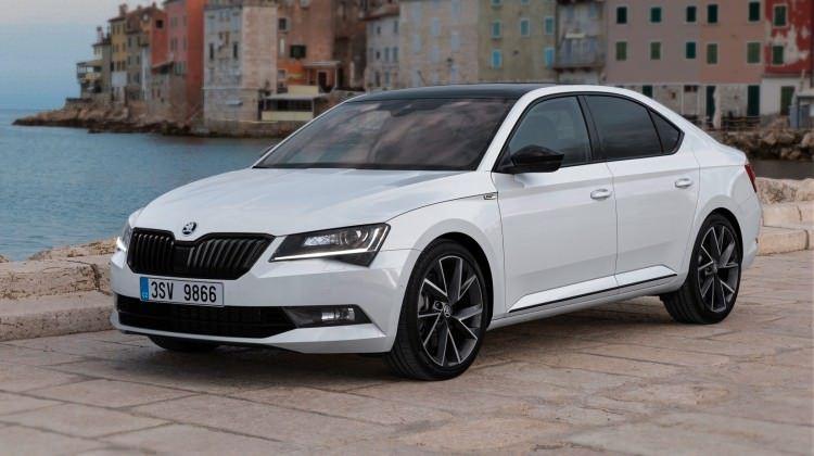 <p>Yine aynı kampanya çerçevesinde yeni ekonomik 1.0 lt benzinli motor versiyonuna da sahip Skoda Octavia’nın tüm versiyonları, 2.000 TL’lik indirim uygulanıyor.</p>