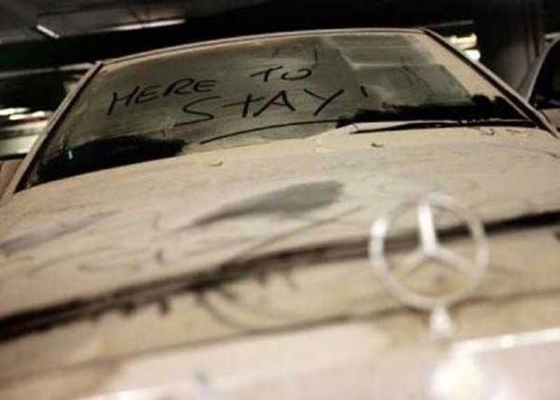 <p>Kaderine terk edilen otomobillerin arasında fiyatı 1 milyon doları bulan Ferrari ve Porsche marka otomobiller de!</p>