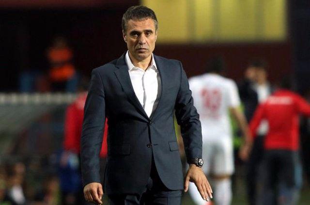 <p><strong>ERSUN YANAL GÜNDEME GELDİ</strong><br />
Bir grup yönetici, G.Saray’ı başarıya götürecek ismin Yanal olduğu fikrini öne sürdü. Gençleştirme operasyonunda, kadroyu Yanal’ın ayağa kaldırabileceği görüşü savunuldu. </p>