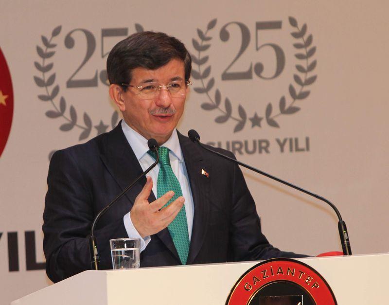 <p>Davutoğlu'nun açıkladığı GAP Eylem Planı "Ekonomik kalkınmanın hızlandırılması, sosyal gelişmenin güçlendirilmesi, şehirlerde yaşanabilirliğin arttırılması, altyapının geliştirilmesi ve kurumsal kapasitenin arttırılması" olmak üzere 5 ana eksenden oluşuyor. Planda, tarımdan turizme, eğitimden sağlığa, 26, 7 milyar değerinde toplam 115 proje yer alıyor.</p>
<p> </p>