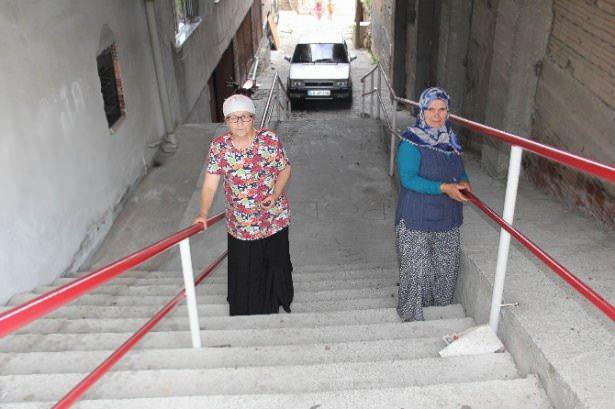 <p>İlkadım ilçesi Kökçüoğlu Mahallesi Hisar Sokak’ta bulunan 5 katlı binanın altından sokak geçmesi, görenleri şaşırtıyor.</p>
