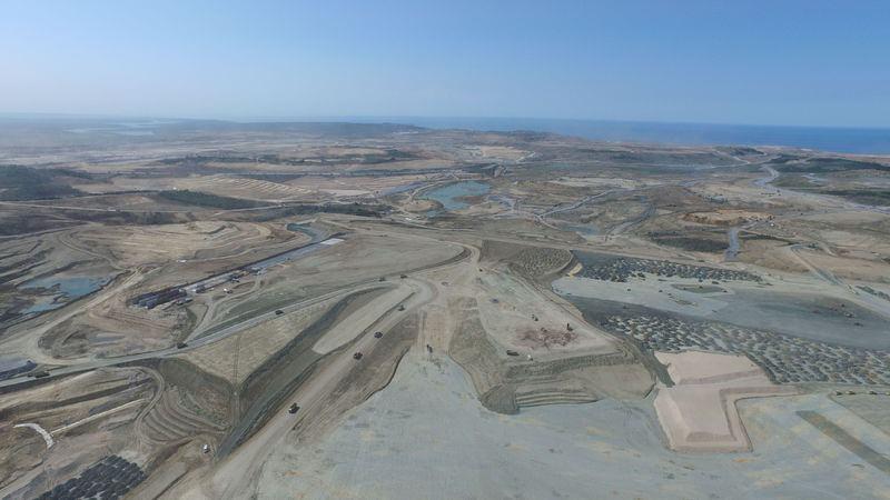 <p>Terminal binası için 1 milyon metreküp beton, 180 bin ton demir kullanılacak. Ternimalin çatı alanı 450 bin metre kare, Terminalin cephe alanı ise 500 metre kare olacak.</p>
