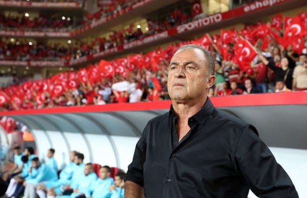 <p>Türkiye Futbol Direktörü Fatih Terim, 31 kişilik aday kadroyu bugün 23’e düşürecek.</p>
