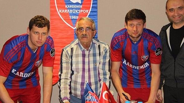 <p><strong>KARDEMİR KARABÜKSPOR GELENLER</strong><br />
<br />
Oleksandr Rybka (Dinamo Kiev) - Bonservissiz - Kaleci<br />
Evgen Seleznev (Shakhtar Donetsk) - Bonservissiz - Santrafor<br />
Andriy Bliznichenko (Dnipro) - Sol Kanat</p>