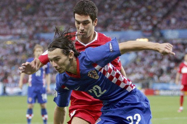 <p>Orta sahadaki harika vizyonu, tekniği ve liderlik özellikleri onun şu an kazandığı itibarda en önemli etkenlerdi. İspanya'da Atletico Madrid ile şampiyonluk yaşayan Arda, 34 milyon euro'ya transfer olduğu Barcelona ile de şampiyonluk tatmayı başardı.</p>
<p> </p>
