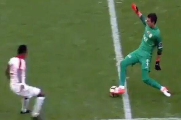 <p>Muslera'nın takımının 1-0 gerideyken yaptığı bu cesur hareketi sonrası TT Arena'da Muslera tezahüratları yükseldi.</p>