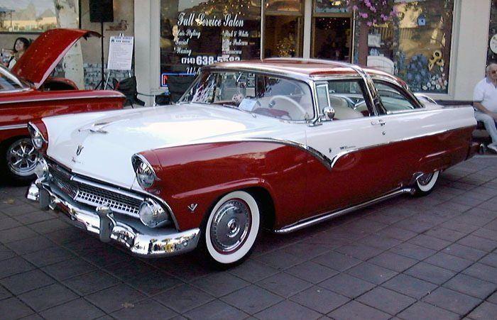 <p>Ford Crown Victoria 1955</p>
