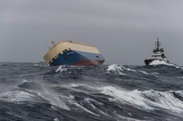 <p>Atlantik Okyanusu’ndaki Biskay Körfezi’nde Panama bandıralı bir kargo gemisi yan yattı.</p>

<p> </p>
