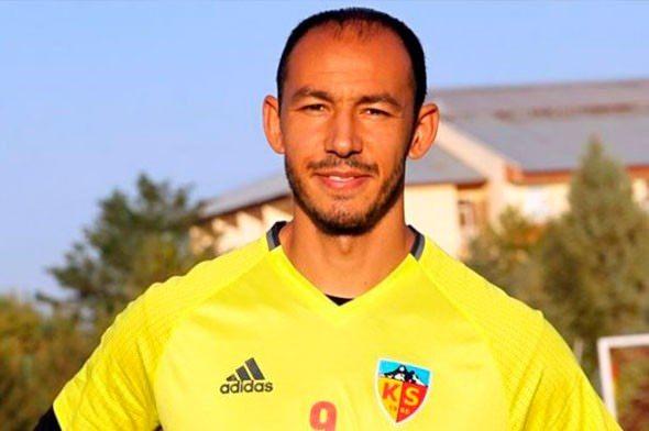 <p><strong>AYRILIK SÜRECİ SIKINTILI OLDU</strong><br />
<br />
Umut Bulut 4 sezon oynadığı Galatasaray'dan, sıkıntılı bir süreç sonunda ayrılmıştı. </p>