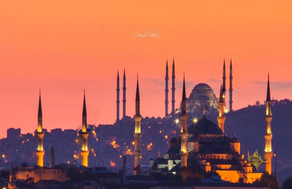 <p>Cumhuriyet tarihinin en büyük camisi olma özelliği taşıyan Çamlıca cami İstanbul için yeni bir simge olma özelliği de taşıyor.<br />
<br />
<strong>KAYNAK: HABER7.COM</strong></p>

