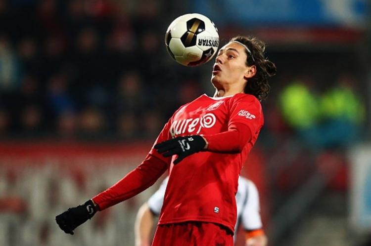 <p><strong>ENES ÜNAL - TWENTE</strong><br />
<br />
17 YAŞINDAKİ PİYASA DEĞERİ: 3.2 milyon Euro (Bursaspor)<br />
<br />
GÜNCEL PİYASA DEĞERİ: 5.5 milyon Euro<br />
<br />
FARK:+ 2.3 milyon Euro</p>
