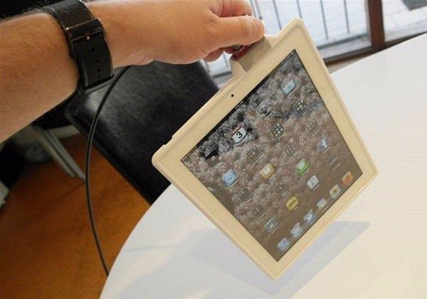 <p>Tıpkı bisiklet kilitleri gibi, bilgisayarınızı da bu kensington lock denilen kilitler sayesinde koruyabilirsiniz.</p>

<p> </p>
