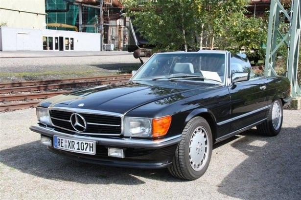 <p>Mercedes severler Almanya'nın Hattingen kentinde buluştu. Mercedes kulübü tarafından her sene düzenlenen etkinlik kapsamında Mercedes klasikleri ve son model Mercedes'ler bir araya geldi. İşte o otomobiller....</p>
<p> </p>