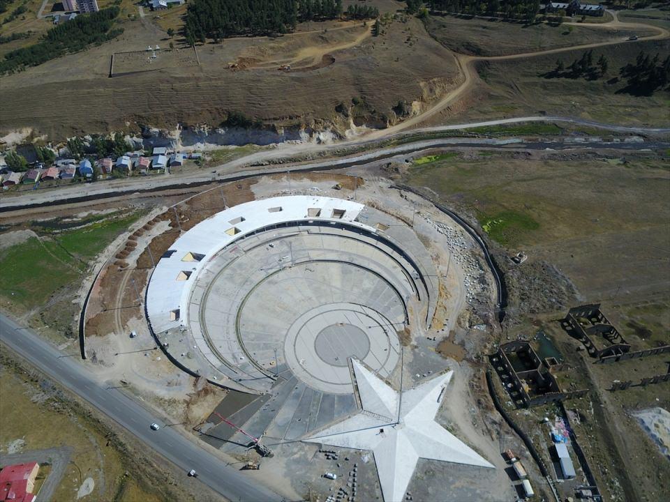 <p>Belediye Başkanı Toksoy, anma etkinliklerinin 5-7 Ocak 2018 tarihleri arasında yeni tören alanında gerçekleştirileceğini vurgulayarak, sözlerini şöyle sürdürdü:</p>
<p> </p>